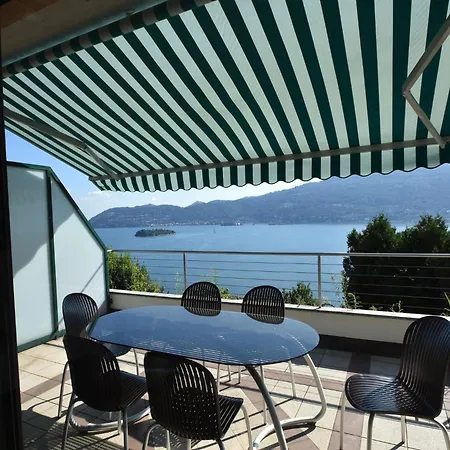 In Near And Islands Apartment *