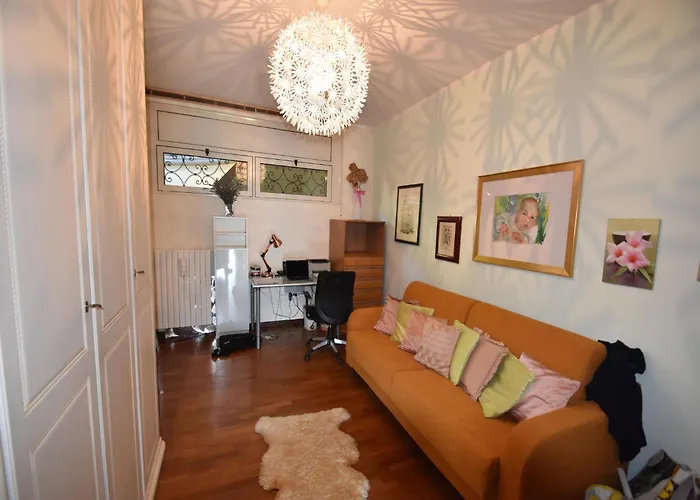 In Near And Islands Apartment *